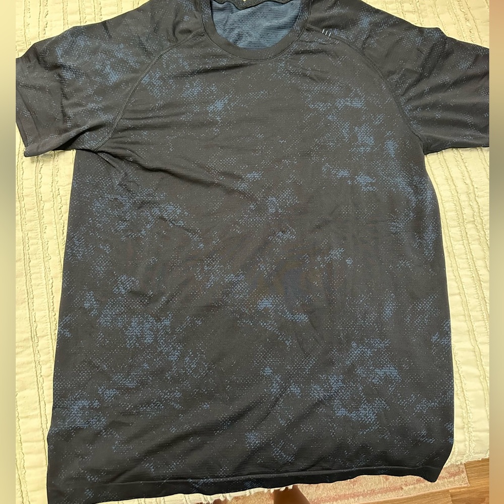 Men’s lululemon Metal Vent Tech tee. Size L